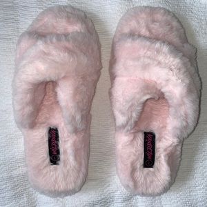 NWT Fashion Nova Day Dreaming Slippers - Pink